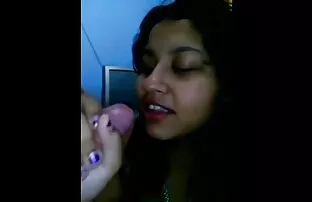 دختر fucks در دانلودفیلمسکسی کمحجم مادر در قانون روی میز در استخر