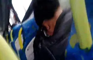 سبزه در سینه بند بازی می کند با بیدمشک دانلود کلیپ سکسی کم حجم برای موبایل او