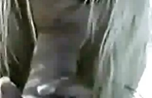 مرد fucks در sexکم حجم جوجه در حالی که شوهر خود را به تماشای
