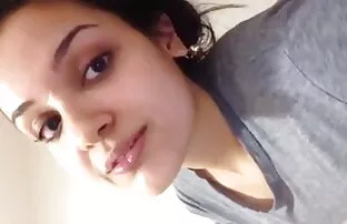 یک مرد از licks بیدمشک دانلود كليپ كم حجم سكسي از یک سبزه سکسی و سپس درج پیچ ضخیم خود را به آن